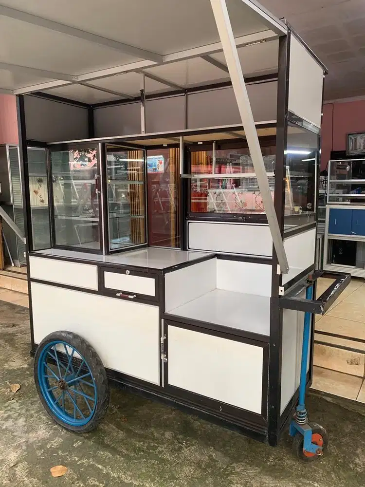 Etalase gerobak alumunium roda motor 150cm pemakaian 1 bulan