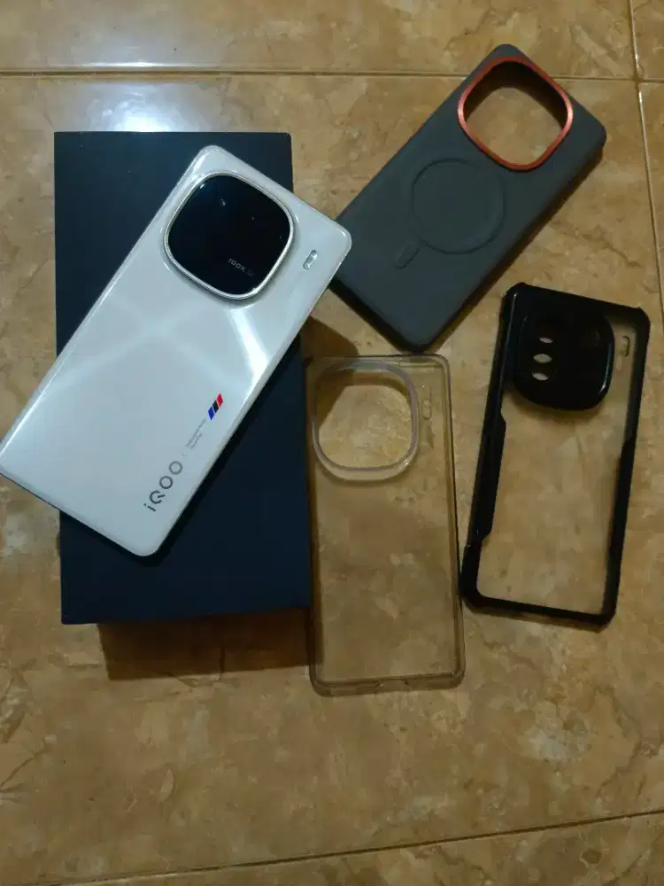 Jual Iqoo 12 ram16/512 kondisi mulus minus pemakaian saja
Bisa tt hp