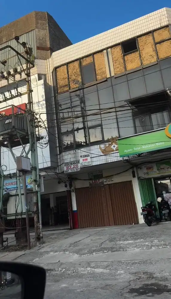 Disewakan Ruko 3 lantai persis depan pasar kangkung bonus lahan belaka