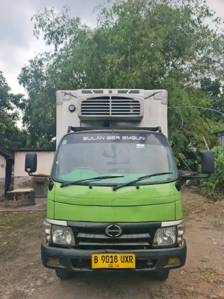 Hino Dutro Box Thermoking 2010 6 Roda