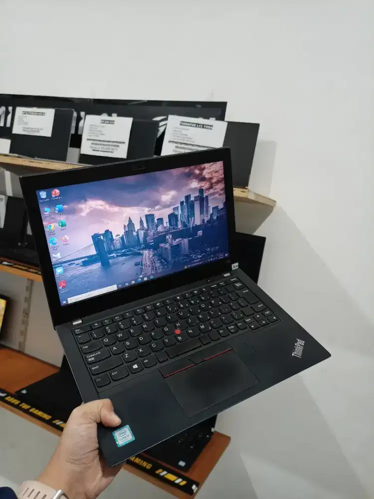 Laptop bekas Lenovo Thinkpad X280 Ram 8 GB,intel Core i3-Gen8