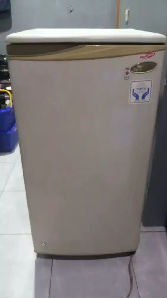 Kulkas thosiba dingin/beku siap pakai