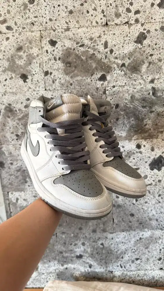 NIKE AIR JORDAN 1 MID GREY