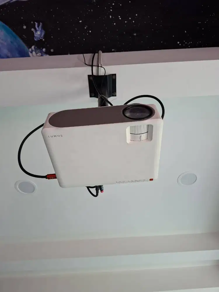 Proyektor Lumos dan Layar Proyektor Sony