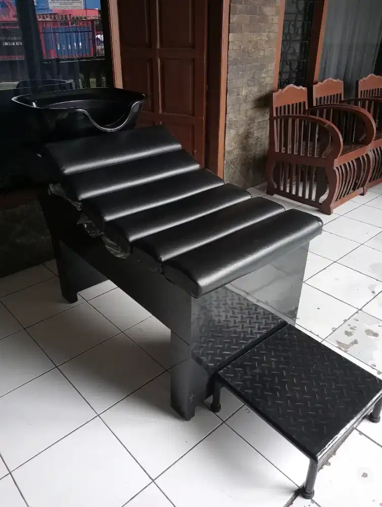 Bak keramas salon rambut