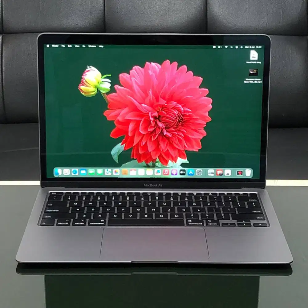 MacBook Air 2020 i7 RAM 16GB SSD 256GB Retina Mulus Siap Pakai