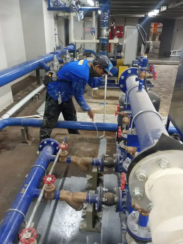 Siap pekerjaan cat lantai epoxy dan cat dinding