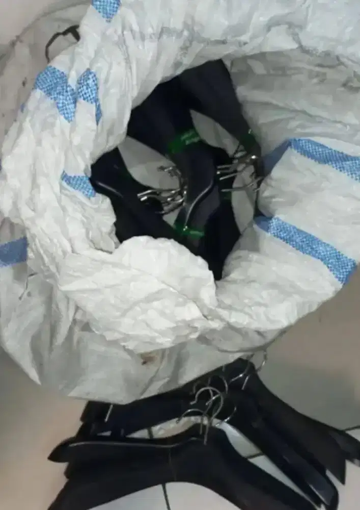 Menjual Hanger distro 100pc