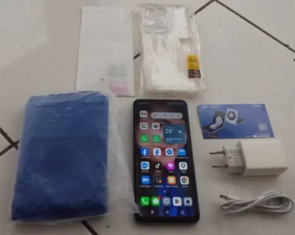 Itel A70 ( 2025 )
Ram 8gb (4gb+4gb) Rom 64gb Blue Edition