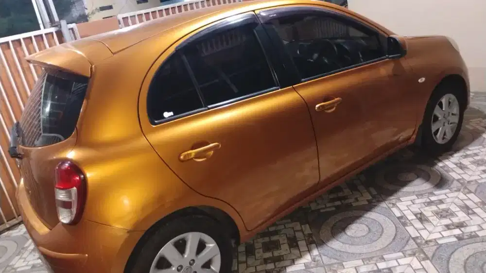 Nissan march 2011