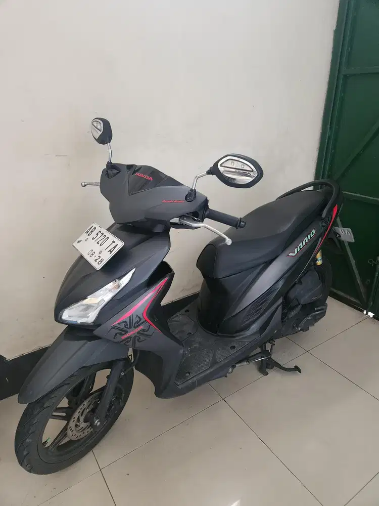 Dp300rb 3th666  Vario 110 abu abu 2018 gbm bisa tunai kredit