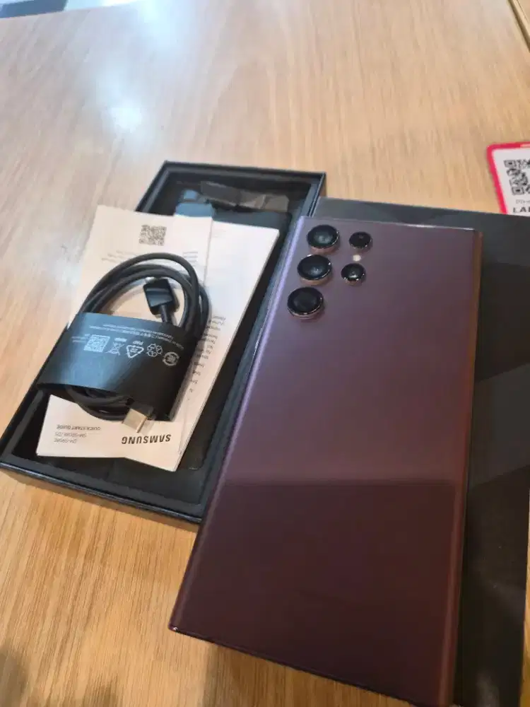 Samsung S22 Ultra. Garis 1