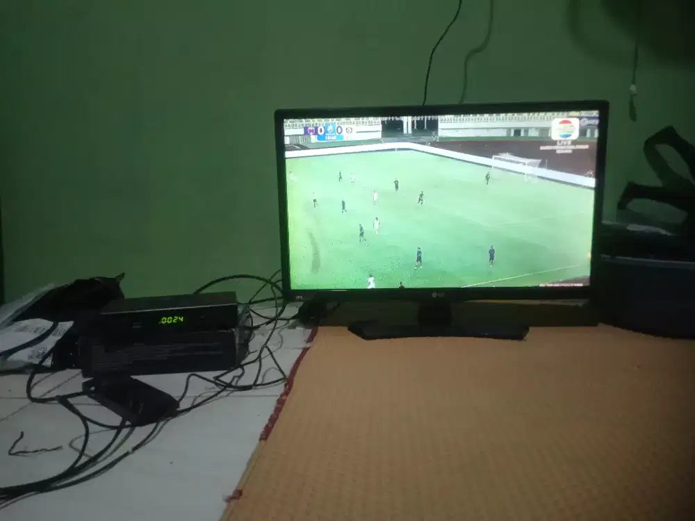 Tv led 22 inch LG+stb normal siap tonton nego tipis