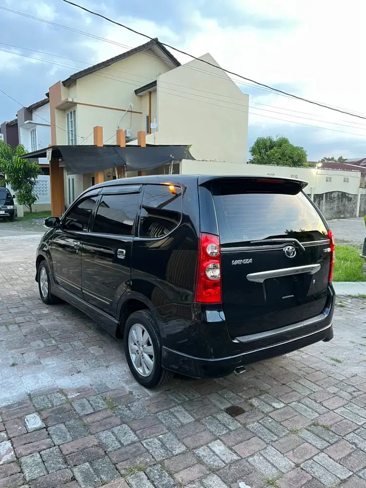 Toyota Avanza 2011 Bensin