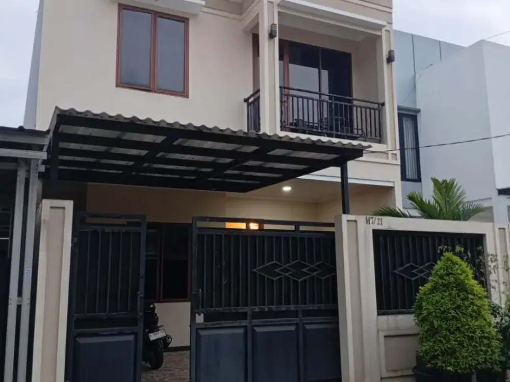 Di Jual rumah 2 lantai Bagus di Taman Gigi Jaka setia Bekasi Selatan