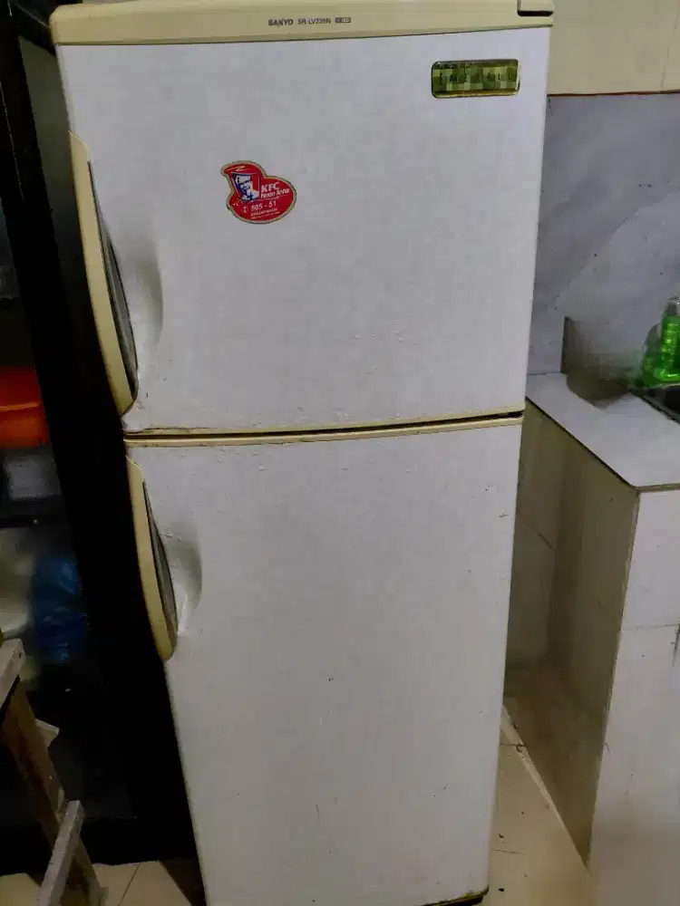 Kulkas Lemari Es Sanyo 2 pintu