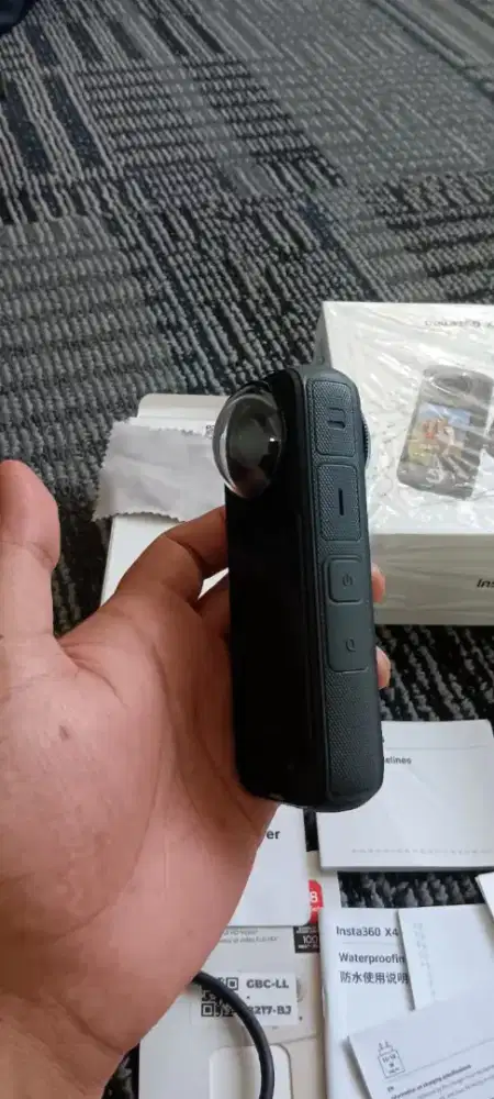 FOR SALE insta 360 x4
mahar only  price? 5.8 nego, fullset