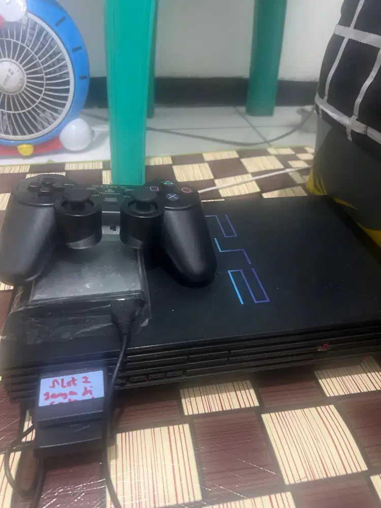 Dijual Sony PS2 HDD 320GB mulus, pilihan Game banyak, Stick 1 wireless