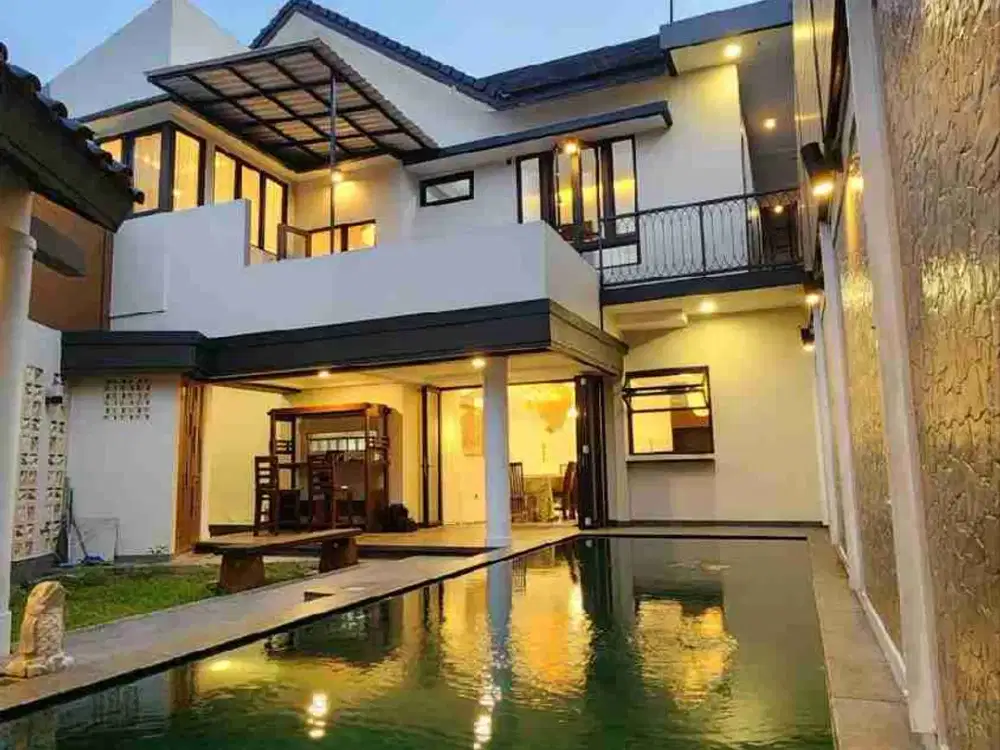 Dijual Rumah Gaya Villa di Emerald View Bintaro
