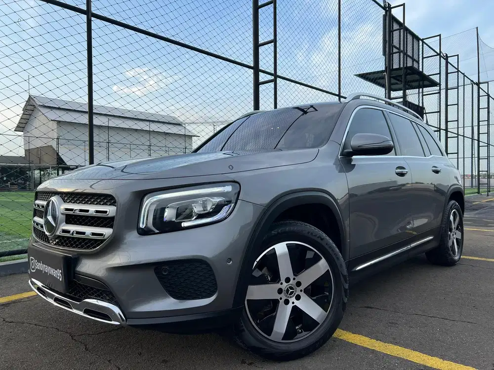 KM.19.000 MERCEDES BENZ GLB200 GLB 200 PROGRESSIVE LINE 2023/2022 GREY