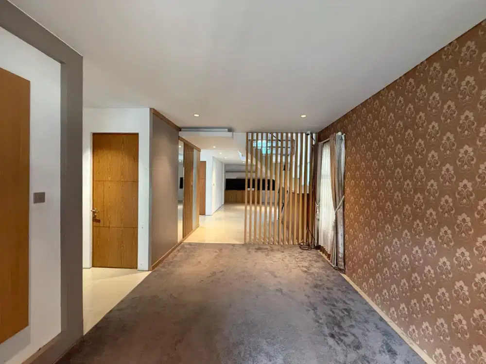 Rumah Hook Modern di Komplek Sanggar Hurip