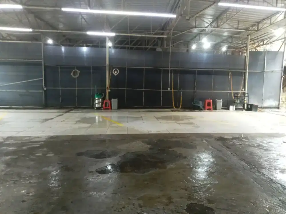 Di butuhkan karyawan buat cuci mobil