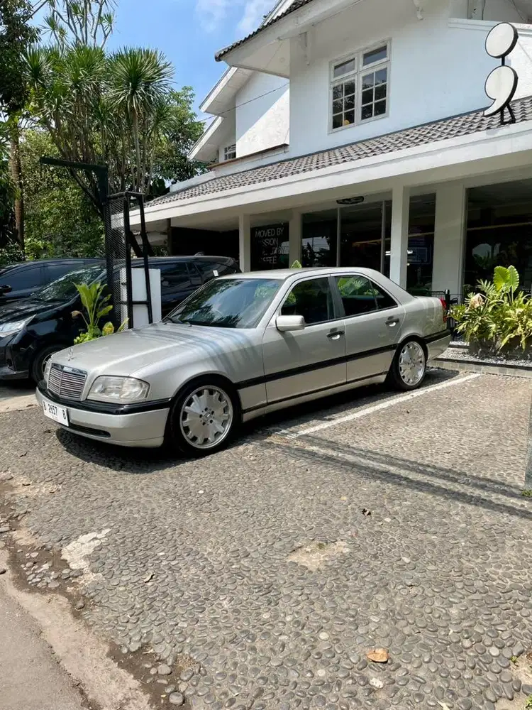Mercedez W202 C180