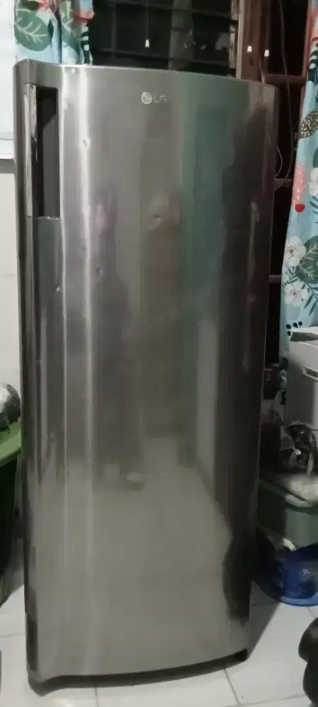 Jual frezzer merek LG kondisi bagus dingin hrg 1,2jt