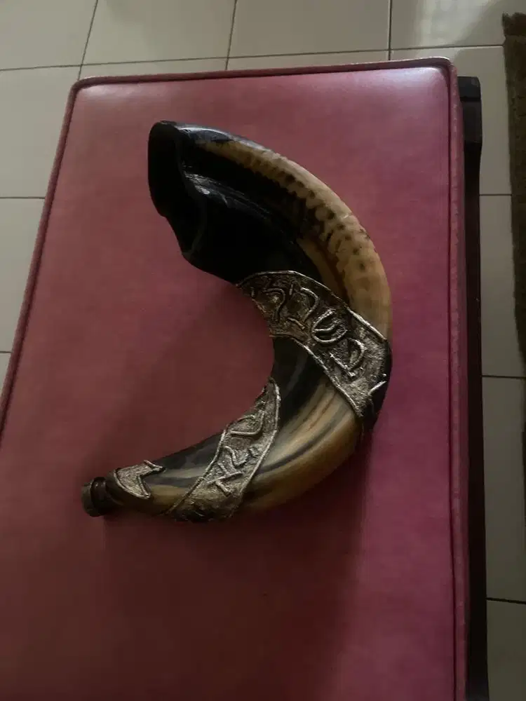 Dijual alat tiup shofar terhuat dari tanduk domba Jantan