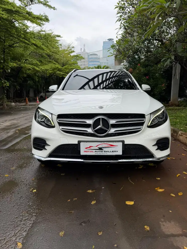 GLC200 AMG 
White on black
2018