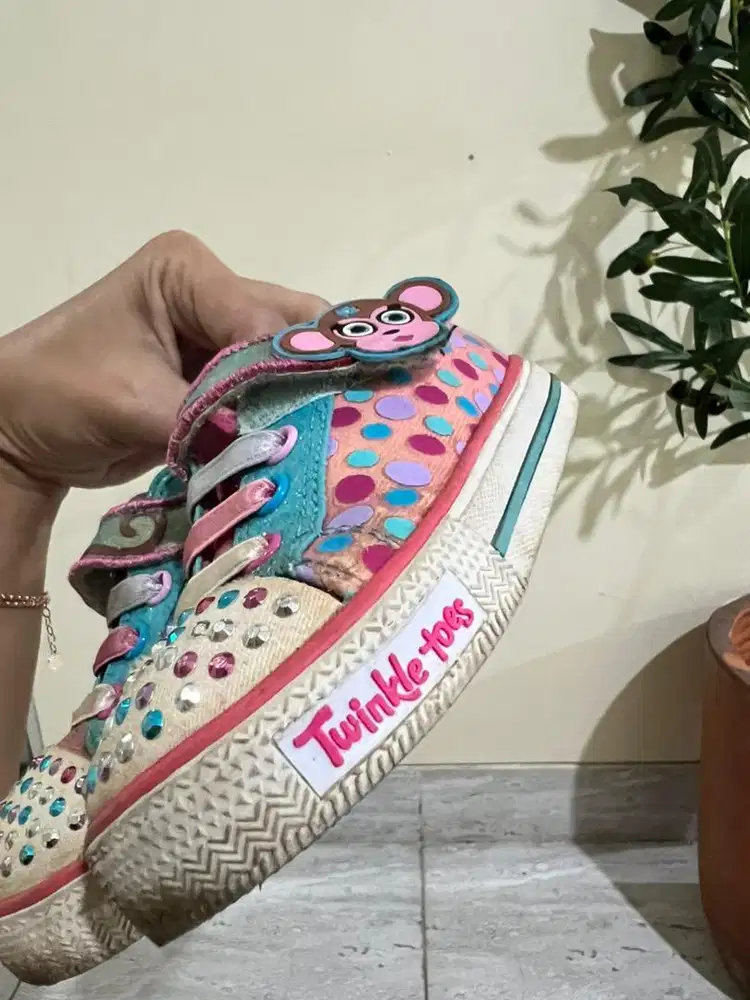 Sepatu skecher anak twinkle