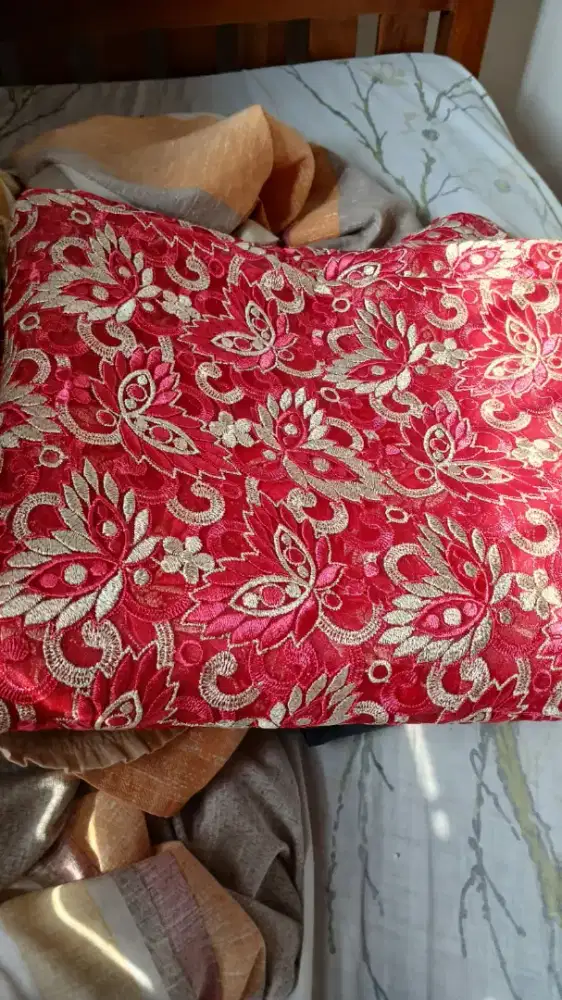 Bahan kebaya bordiran timbul