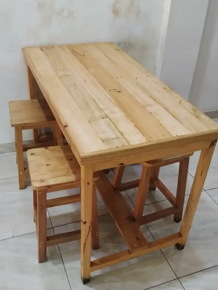 Meja makan kayu + 2 kursi