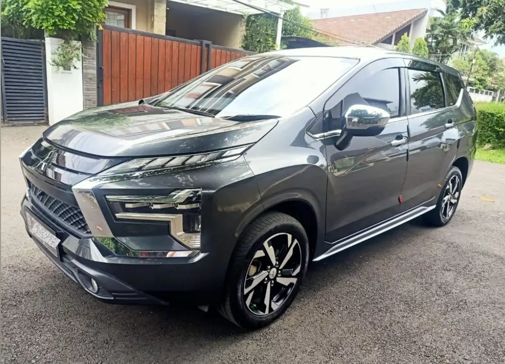 Mitsubishi Xpander Ultimate 2022 matic, abu-abu metalik