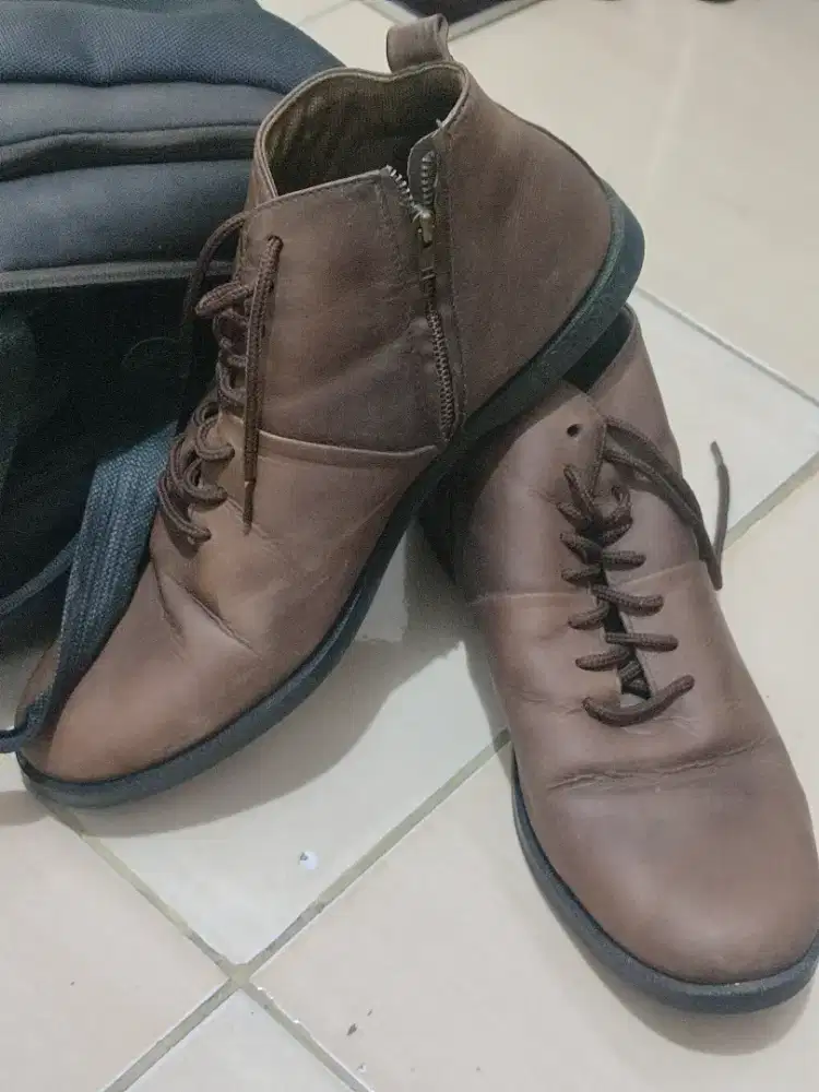 Sepatu pria kulit merk BRODO size 42 (preloved)