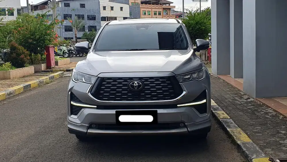Toyota kijang innova zenix q hybrid modelista tss 2023 silver