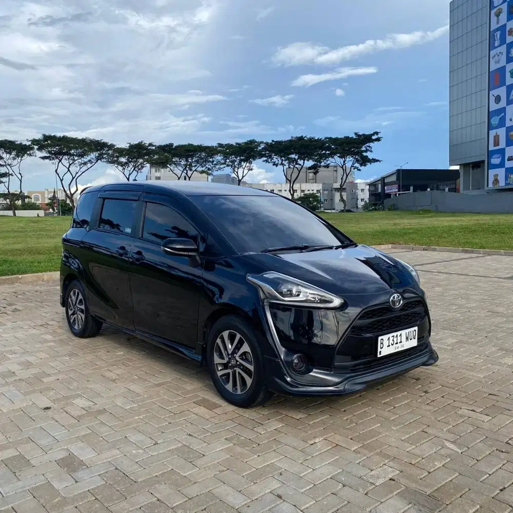 TOYOTA SIENTA Q 2017 AT MATIC GANJIL