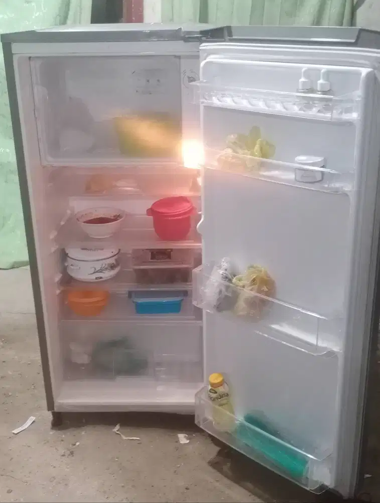 Kulkas 1 Pintu  LG. (Bisa diantar dalam kota padang)