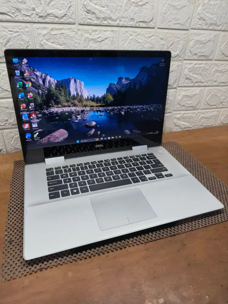 Dell inspiron 5582 Core i3 Gen-8 (8/256gb) 15 inch Touchscreen Flip