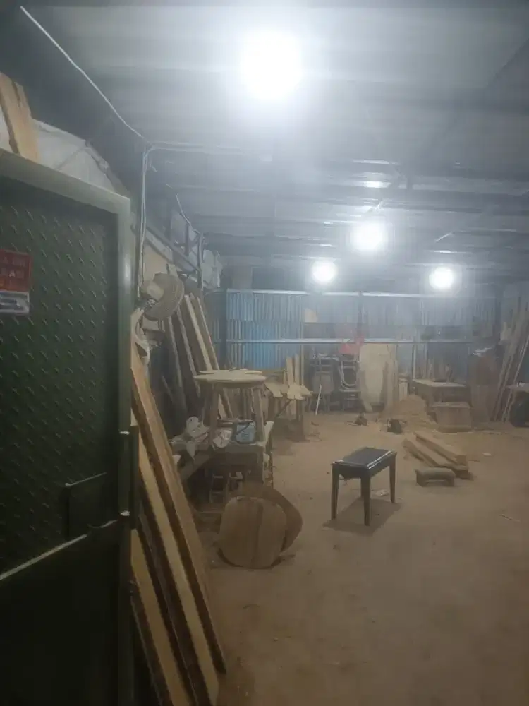 Besi bekas dan seng ukuran 10x5 m