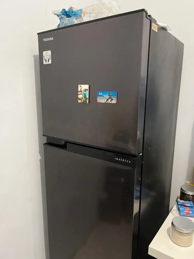 Kulkas Toshiba inverter bekas 2 pintu