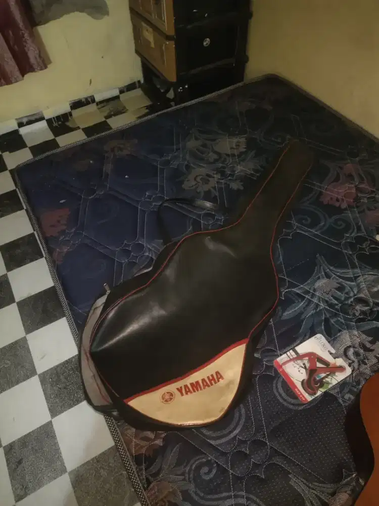 Gitar akustik yamaha c40
