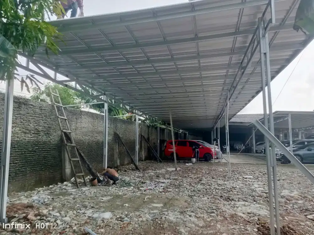 Tukang pasang baja ringan