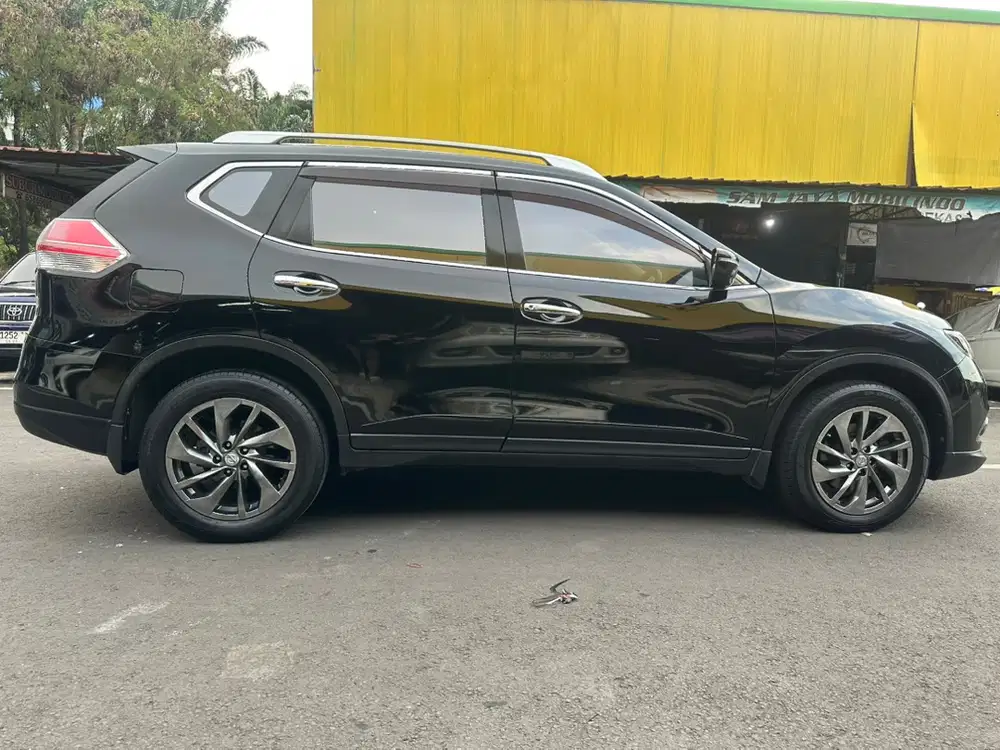 (Dp 10 jt) Nissan X Trail 2.5 matic 2015 kondisi mesin body istimewa