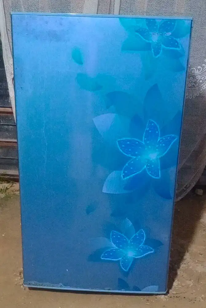 Kulkas 1 Pintu  SHARP. (Bisa diantar dalam kota padang)