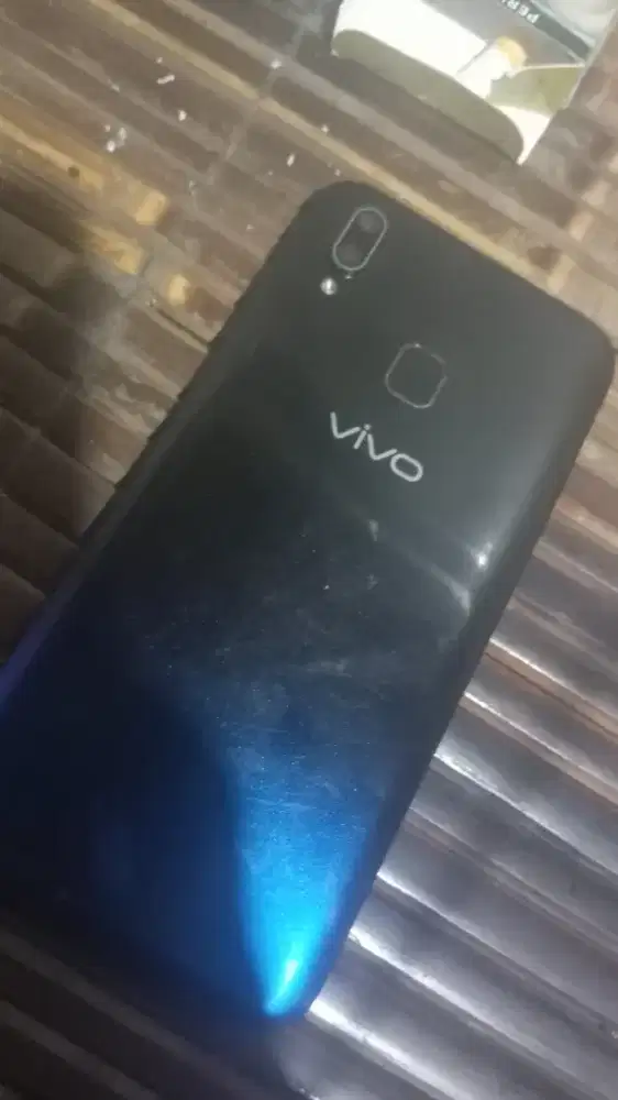 vivo y93 banyak minus