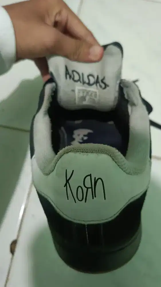 sepatu Adidas x korn