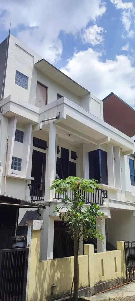 Rumah 3 Lantai di Perumahan Pinggir Jalan Raya Dramaga Bogor