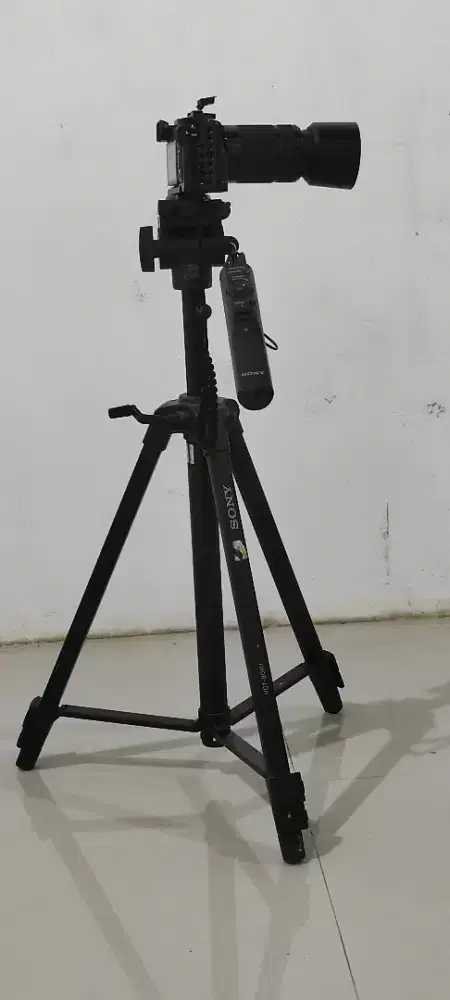 Kamera Mirrorless SONY A6500 LENSA Tele SONY LENSA KIT TRIPOD SONY DLL