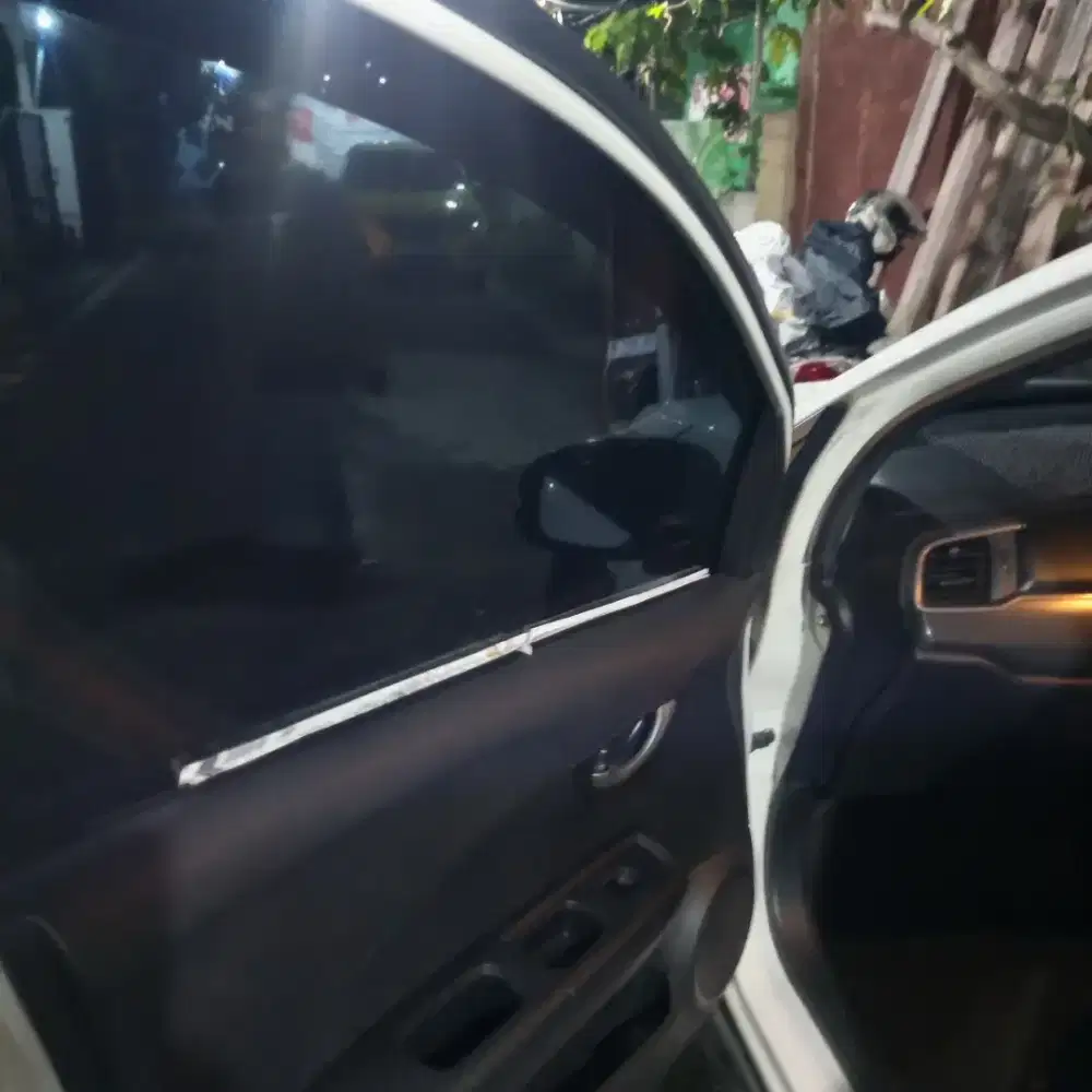 Kaca film mobil,toko & stiker cutting